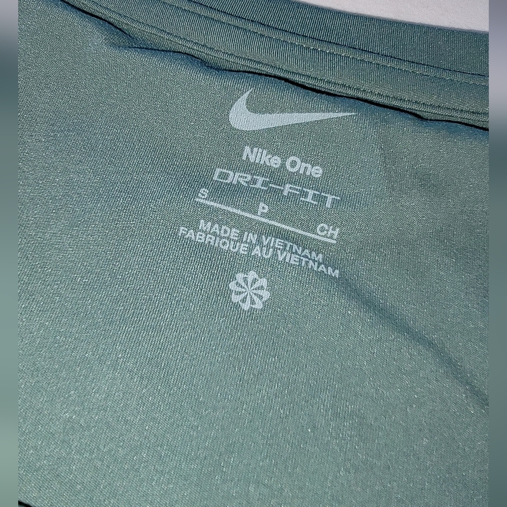 Nike Dark Green Long Sleeve Crop Athletic Top Size Small - Picture 3 of 11
